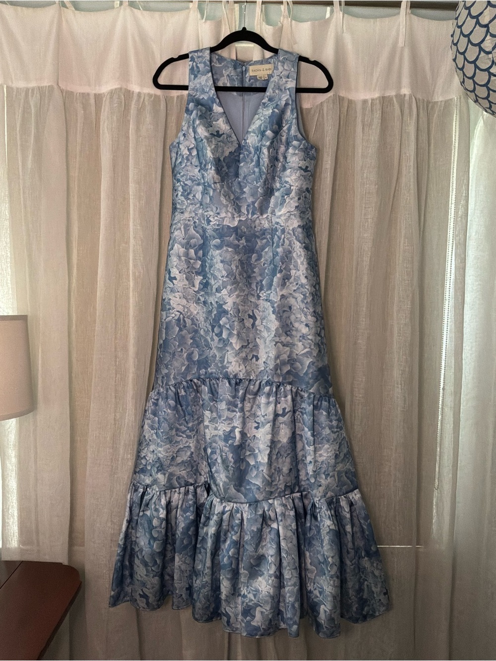 Sachin + Babi Sleeveless Light Blue Floral V-Neck Floor Length Formal Dress
